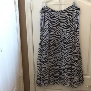 FINAL MARKDOWN Ladies’ Investments II Multi-tiered Lined Skirt (1X)